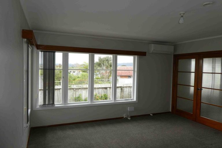 Photo of property in 11 Essex Street, Te Atatu South, Auckland, 0610