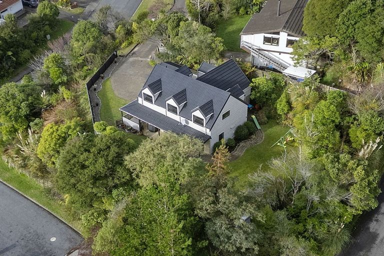 Photo of property in 2 Dunleith Grove, Silverstream, Upper Hutt, 5019