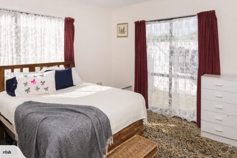 Photo of property in 2/10 Liverpool Street, Papakura, 2110