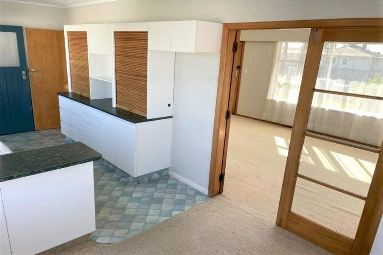 Photo of property in 12 Mersey Street, Levin, 5510
