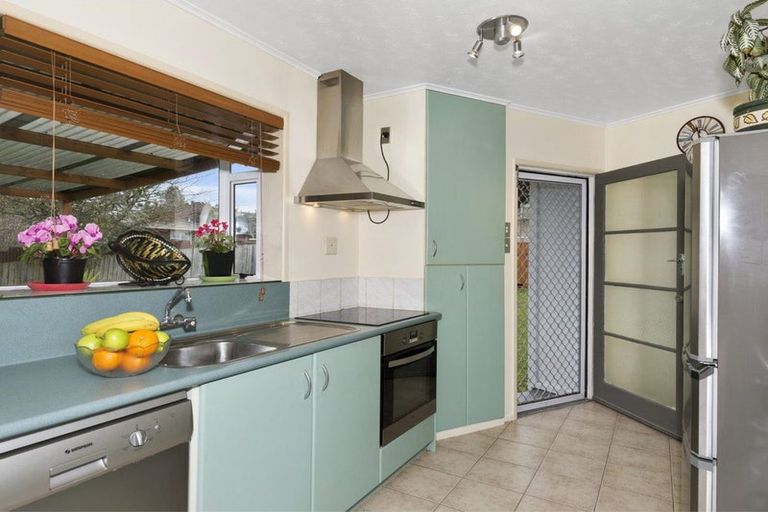 Photo of property in 22 Manapouri Place, Pakuranga Heights, Auckland, 2010