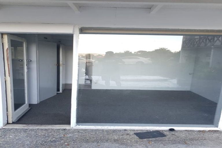 Photo of property in 40a/4 West Coast Road, Glen Eden, Auckland, 0602