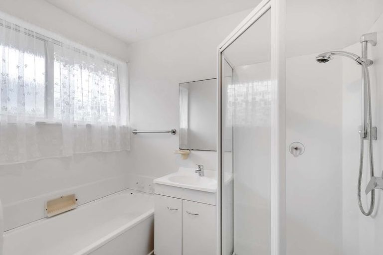 Photo of property in 62 Denise Crescent, Hornby, Christchurch, 8042