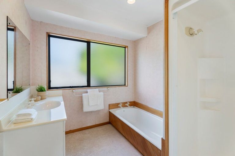 Photo of property in 24 Bayside Drive, Browns Bay, Auckland, 0630