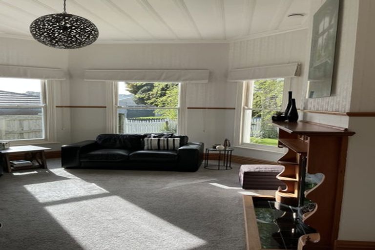 Photo of property in 4 Handley Place, Glen Avon, New Plymouth, 4312