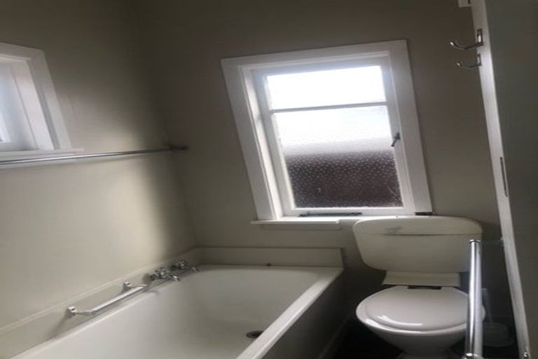 Photo of property in 3166 Great North Road, New Lynn, Auckland, 0600