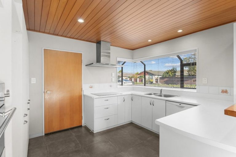 Photo of property in 26 Broadfell Avenue, Avonhead, Christchurch, 8042
