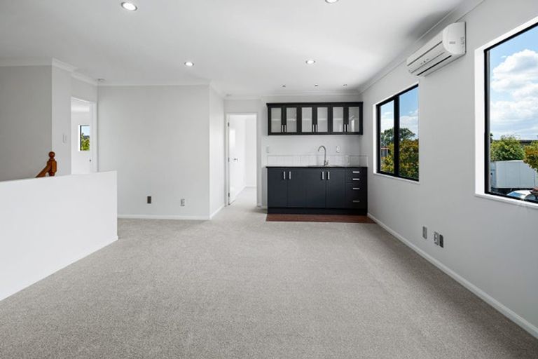 Photo of property in 35 Kestev Drive, Flat Bush, Auckland, 2016