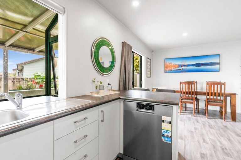 Photo of property in 8a Melleray Place, Randwick Park, Auckland, 2105