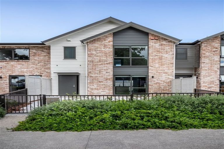 Photo of property in 55 Waituarua Drive, Takanini, 2112