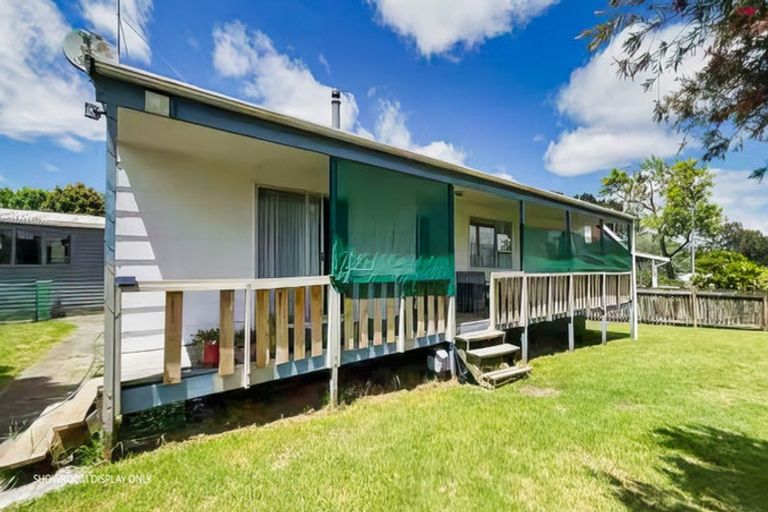 Photo of property in 1 Ballial Place, West Harbour, Auckland, 0618
