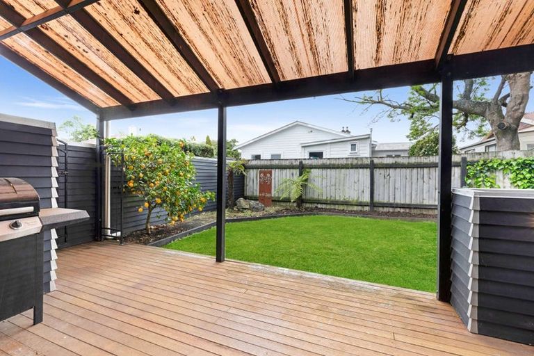 Photo of property in 30 Knowles Street, Terrace End, Palmerston North, 4410