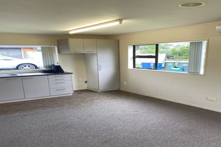 Photo of property in 4 Heversham Place, Glendene, Auckland, 0602