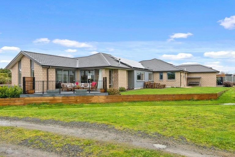 Photo of property in 28 Springwater Avenue, Northwood, Christchurch, 8051