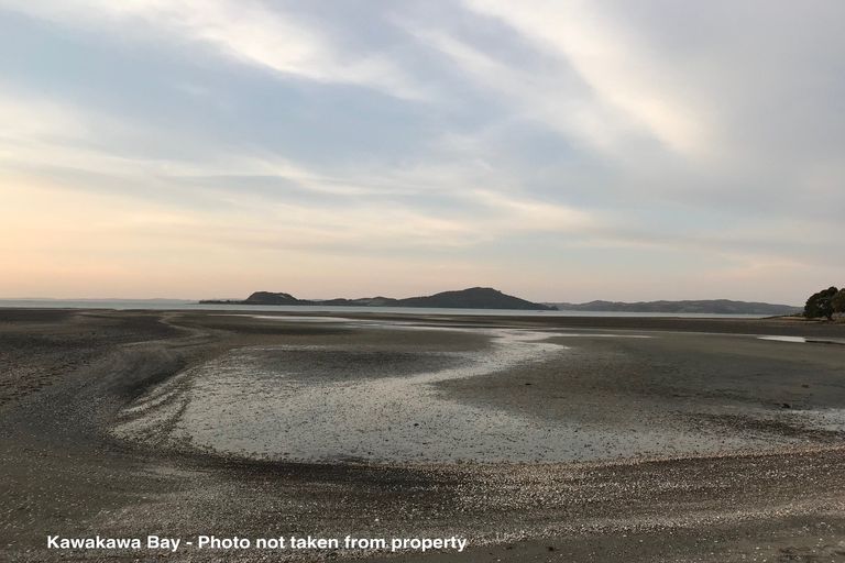 Photo of property in 99 Kawakawa Bay Coast Road, Kawakawa Bay, Papakura, 2585