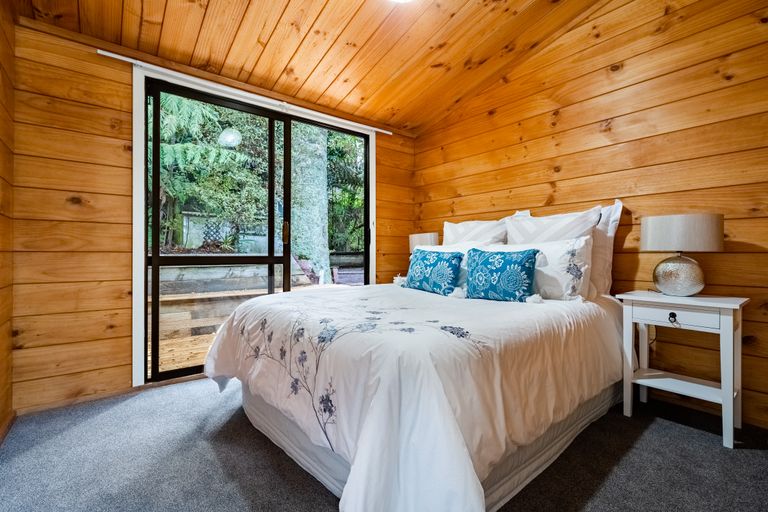 Photo of property in 27 Wirihana Road, Titirangi, Auckland, 0604