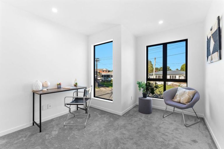 Photo of property in 8c Rowan Terrace, Te Atatu South, Auckland, 0610