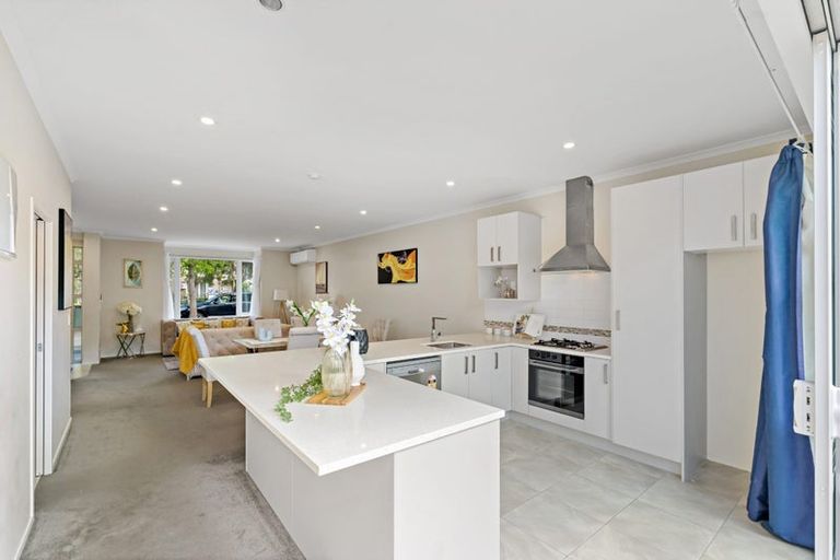 Photo of property in 13 Hakawai Avenue, Takanini, 2112