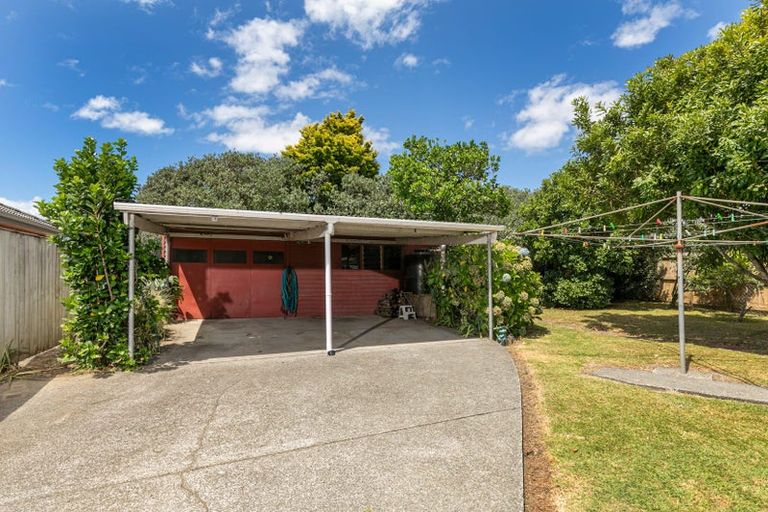 Photo of property in 11 Kingdale Road, Henderson, Auckland, 0610