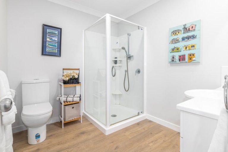 Photo of property in 25 Kilkelly Close, Tawa, Wellington, 5028