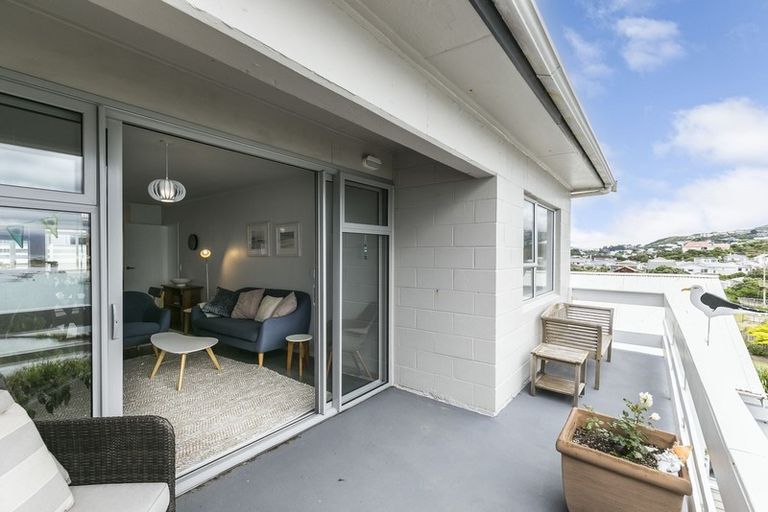 Photo of property in 280 The Esplanade, Island Bay, Wellington, 6023