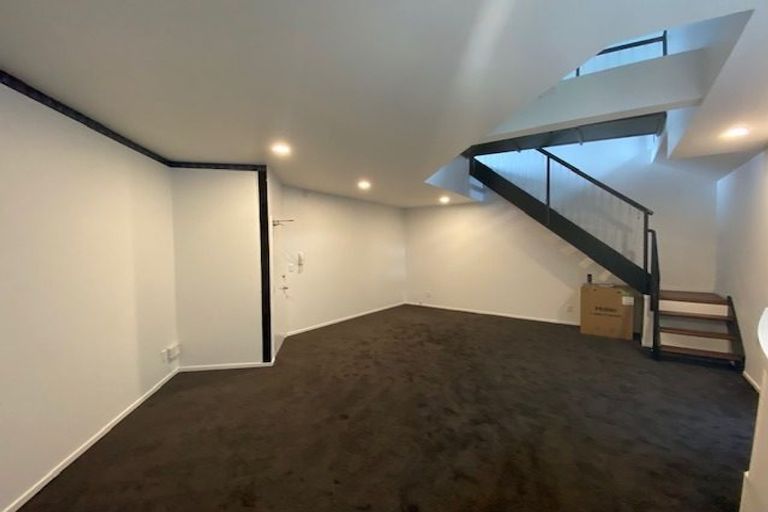 Photo of property in 17u6 Adelaide Road, Mount Cook, Wellington, 6021