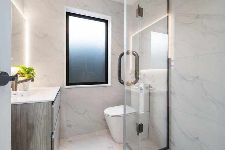 Photo of property in 12c Wylie Avenue, Sunnynook, Auckland, 0620