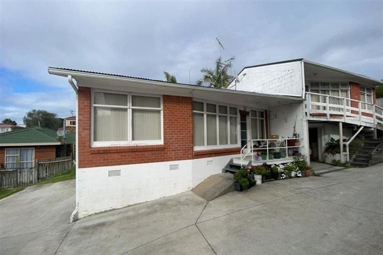 Photo of property in 12c Dawn Place, Te Atatu South, Auckland, 0610
