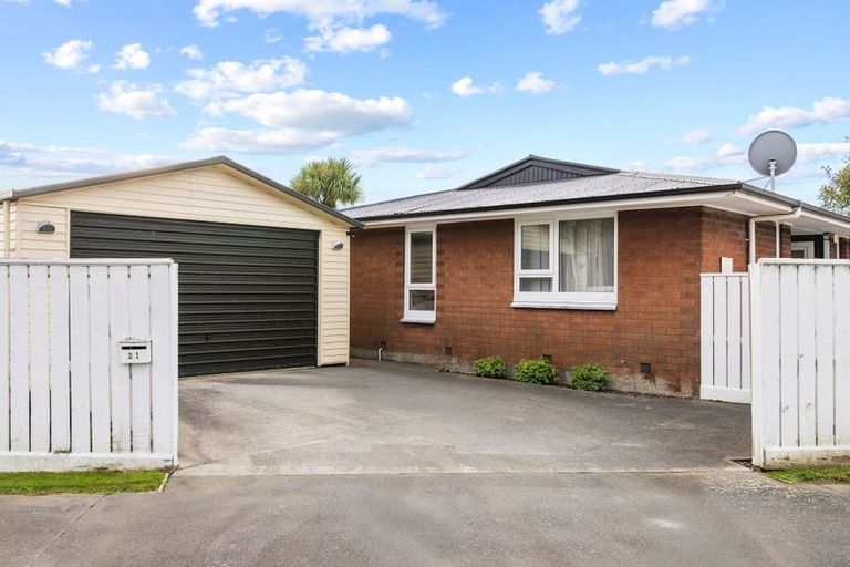 Photo of property in 21 La Perouse Place, Northcote, Christchurch, 8052