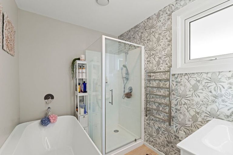 Photo of property in 21 La Perouse Place, Northcote, Christchurch, 8052