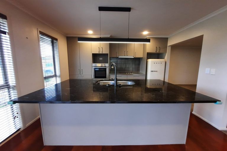 Photo of property in 10 Newbury Place, Schnapper Rock, Auckland, 0632