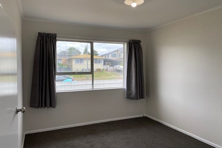 Photo of property in 21 Kemble Close, Mangere, Auckland, 2022