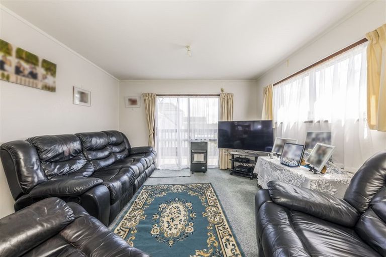 Photo of property in 1/11 Queen Street, Papakura, 2110