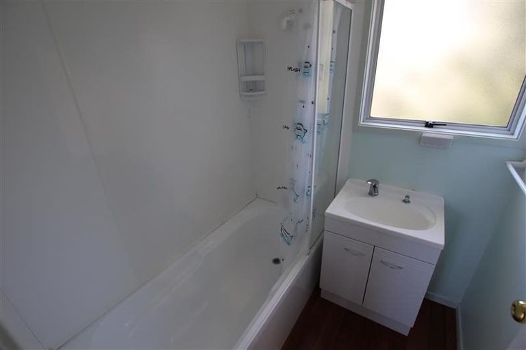 Photo of property in 15 Katrina Place, Massey, Auckland, 0614