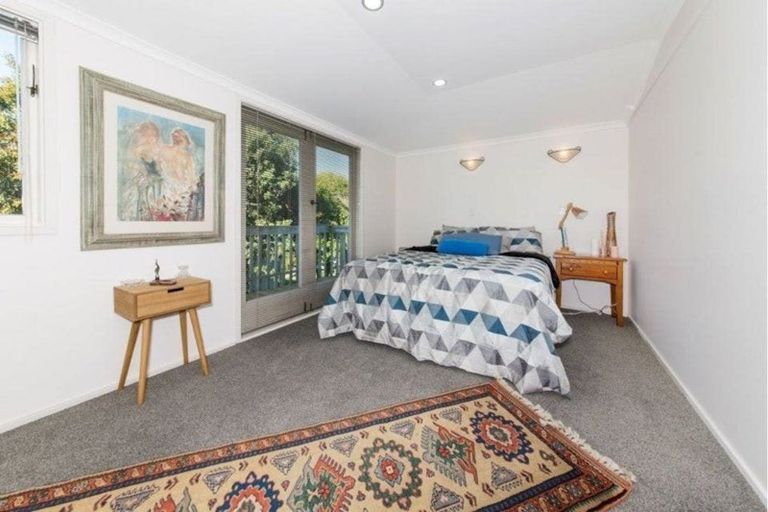 Photo of property in 58 Renata Crescent, Te Atatu Peninsula, Auckland, 0610