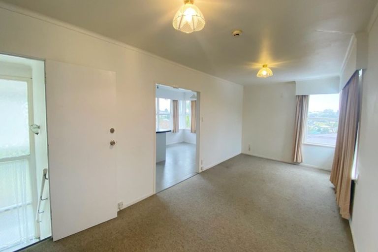 Photo of property in 14 Meadowvale Avenue, Forrest Hill, Auckland, 0620
