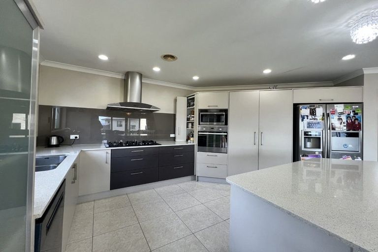 Photo of property in 26 Tamworth Crescent, Newlands, Wellington, 6037