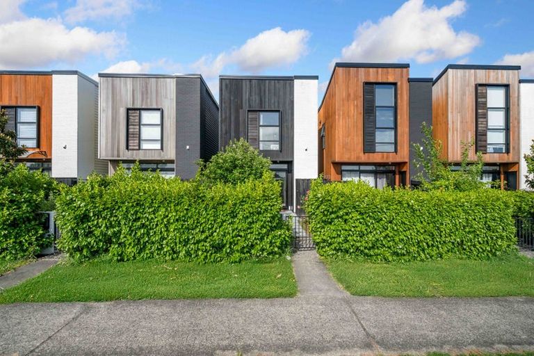 Photo of property in 15 Battalion Drive, Papakura, 2110