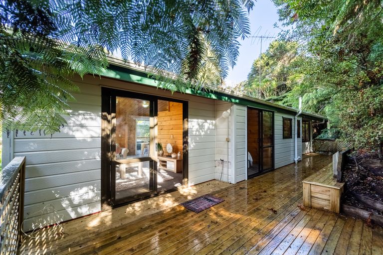 Photo of property in 27 Wirihana Road, Titirangi, Auckland, 0604
