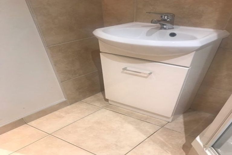 Photo of property in 22 School Road, Te Atatu South, Auckland, 0610