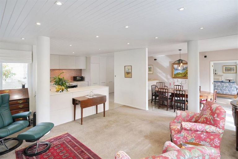 Photo of property in 127 Fendalton Road, Fendalton, Christchurch, 8014