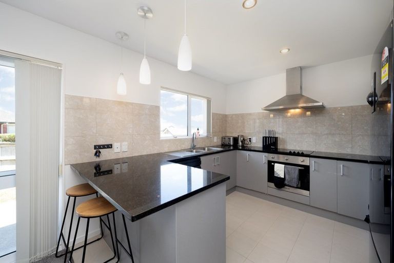 Photo of property in 16 John Broad Place, Flat Bush, Auckland, 2019