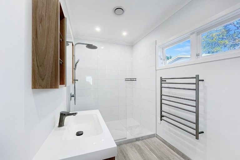 Photo of property in 16 Shamrock Street, Takaro, Palmerston North, 4412