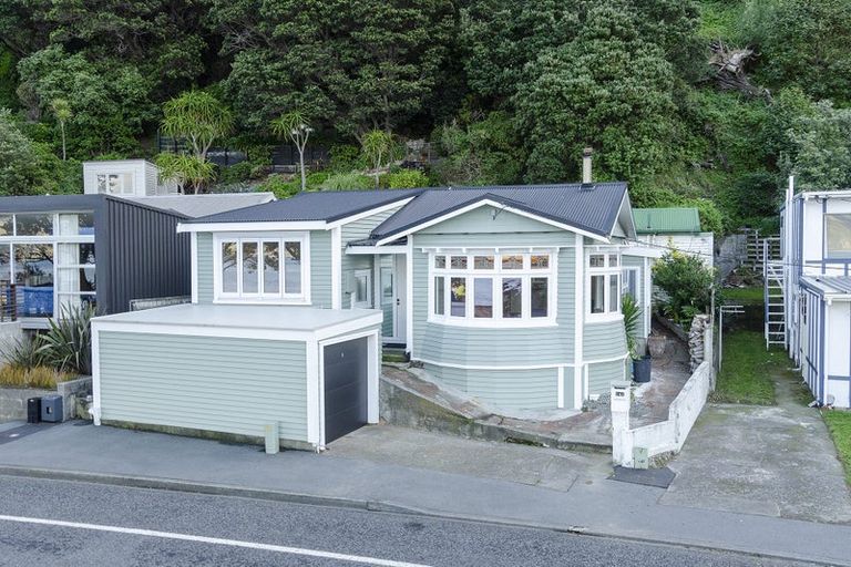 Photo of property in 141 Breaker Bay Road, Breaker Bay, Wellington, 6022