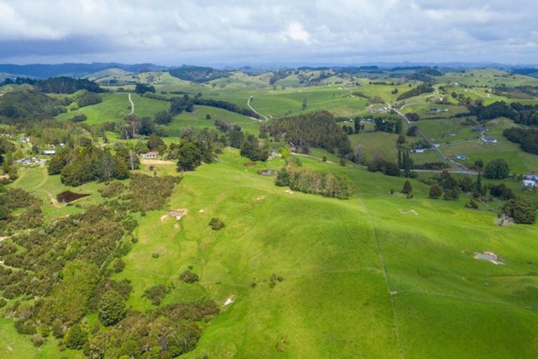 Photo of property in 229 Settlement Road, Kaiwaka, 0573