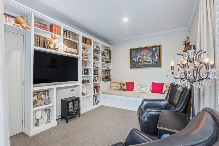 Photo of property in 54 Pohutukawa Avenue, Red Beach, 0932