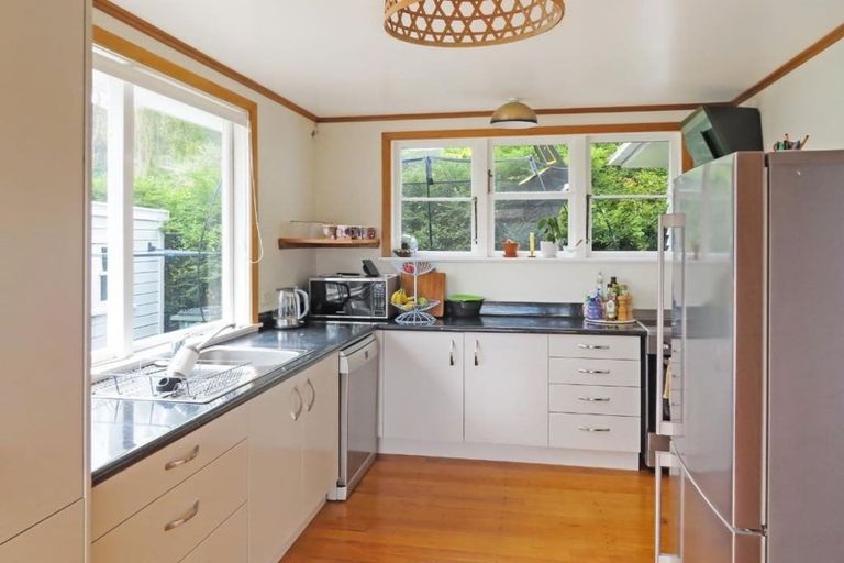 Photo of property in 6 Hill Grove, Naenae, Lower Hutt, 5011