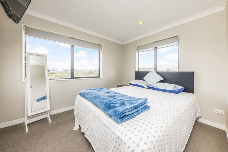 Photo of property in 87 Naylors Drive, Mangere, Auckland, 2022