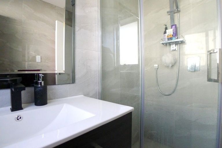 Photo of property in 1/29 Nikau Street, New Lynn, Auckland, 0600