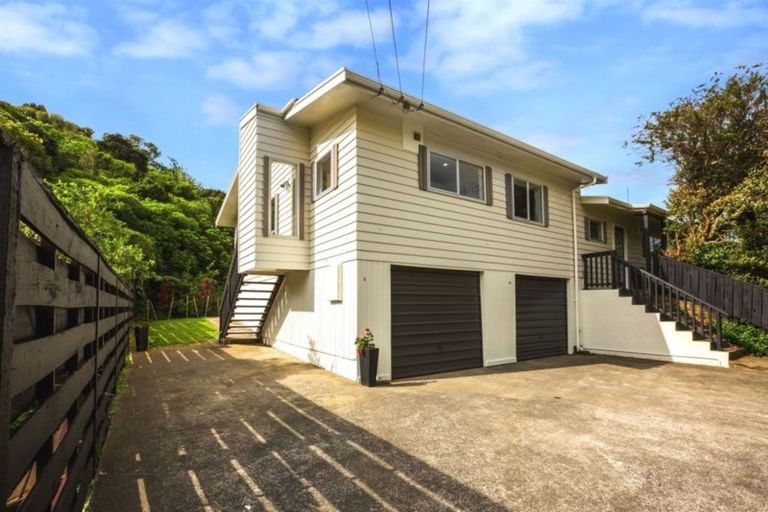 Photo of property in 5 Julia Place, Tawa, Wellington, 5028